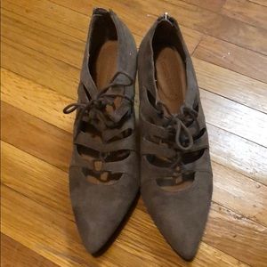 Corso Como gray suede pumps